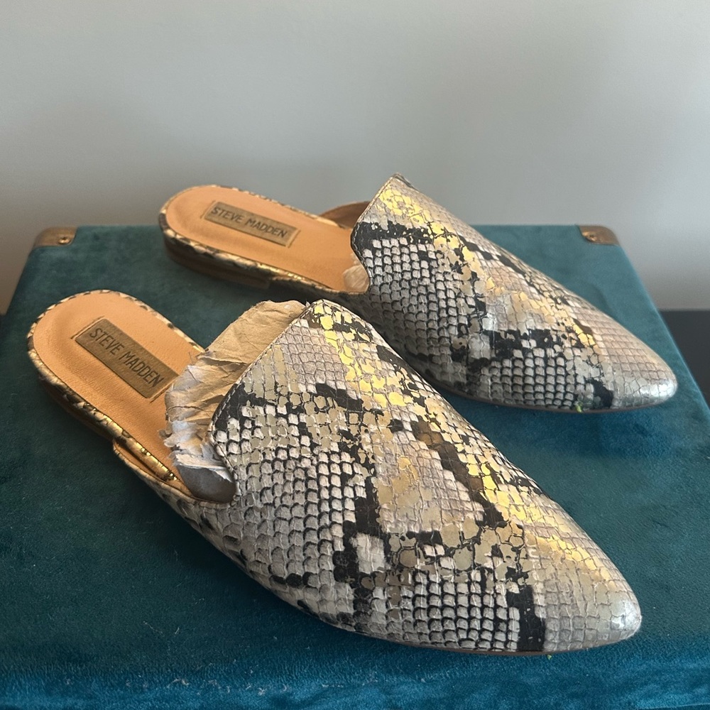 Steve Madden Snakeskin print mule size 10